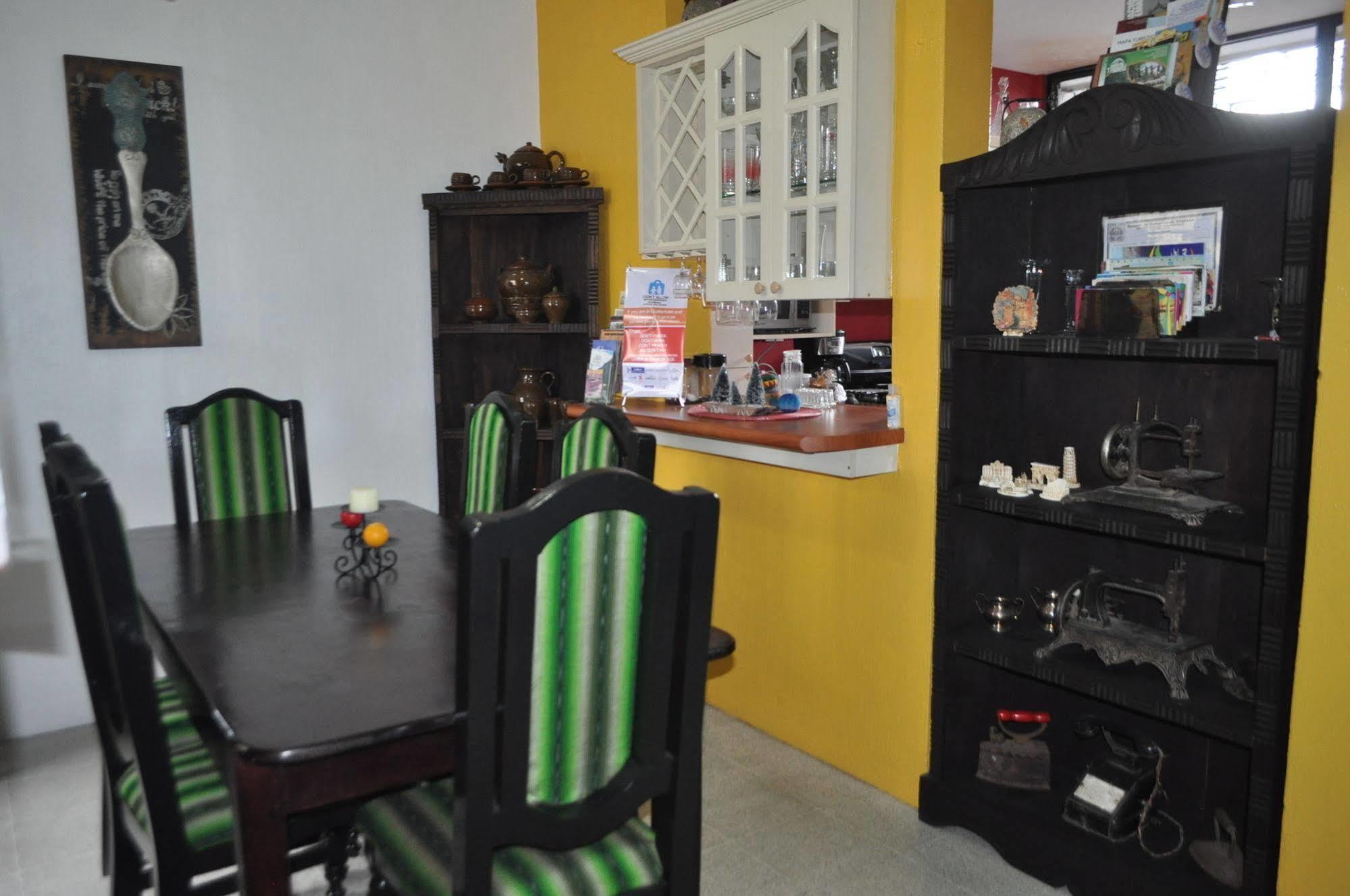 Hostal Guatefriends Guatemala Exterior foto